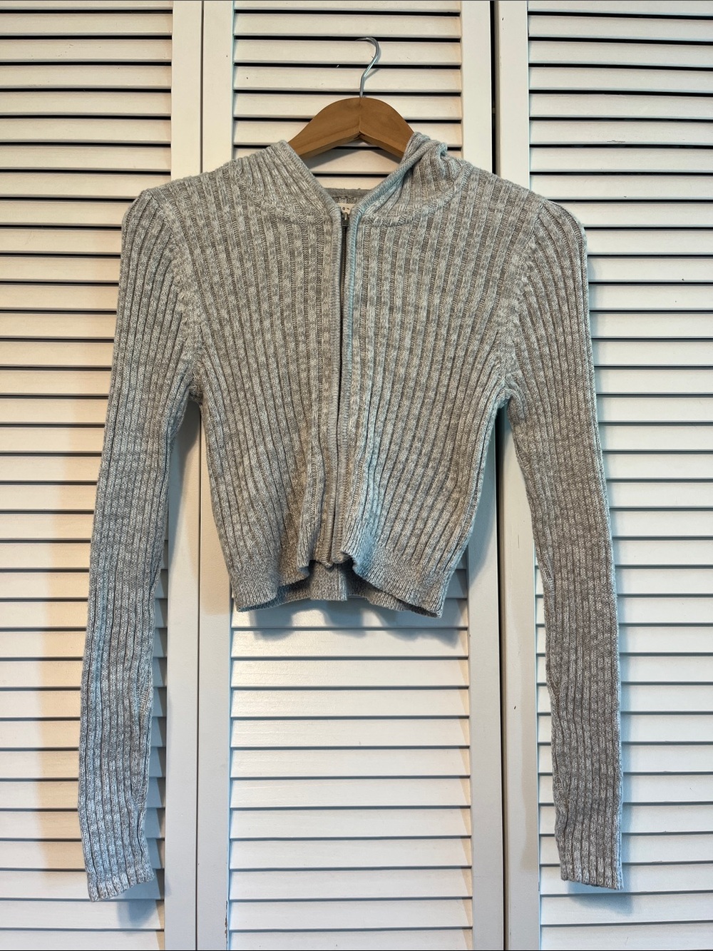 Aeropostale Light Gray Ribbed Cropped Zip Sweater